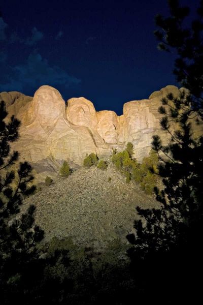 SD, The Mount Rushmore at night